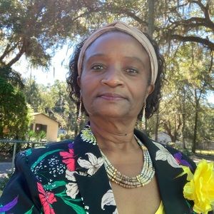 Meet your Posher, Gloria